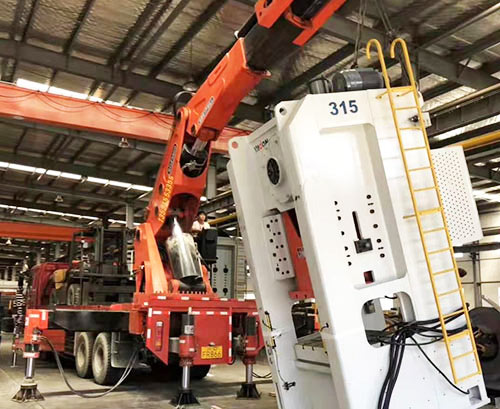 彭州附近随车吊出租，轻松解决运输难题