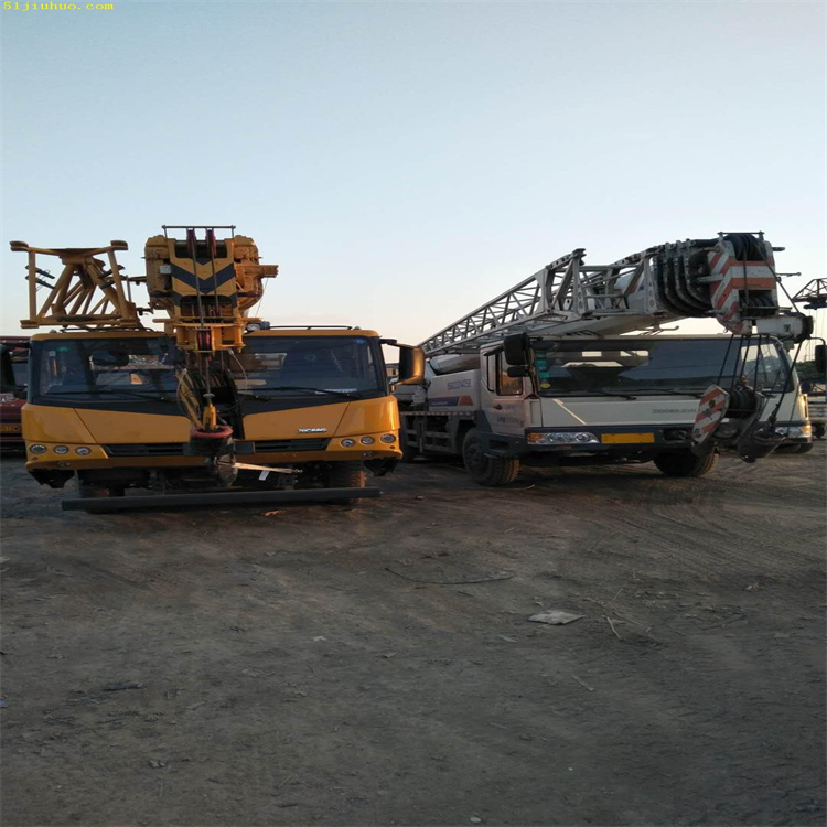 彭州吊车吊挖机正确办法